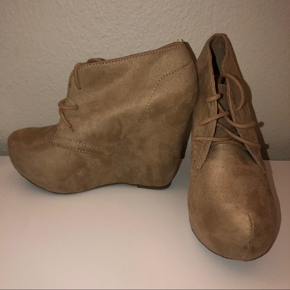 𝐓𝐀𝐍 𝐀𝐍𝐊𝐋𝐄 𝐁𝐎𝐎𝐓 𝐖𝐄𝐃𝐆𝐄𝐒 - Picture 5 of 9